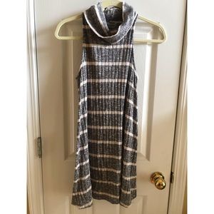 Sleeveless dress with loose turtle neck